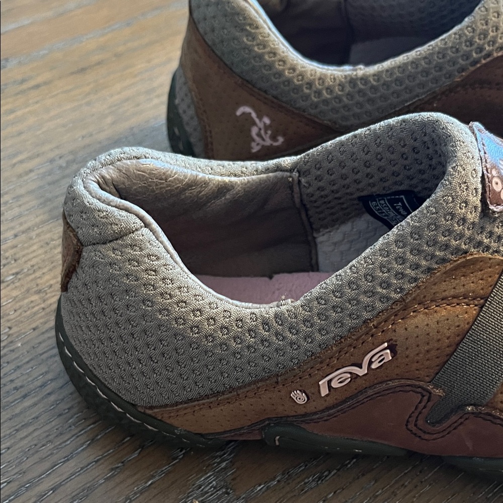 Teva Shay Chestnut Brown and Tan Slip On Shoes Size 6.5 - Picture 4 of 7